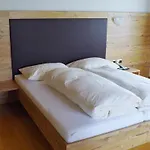Otel Edi 3*